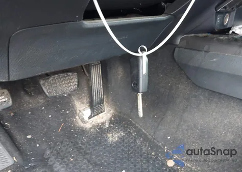 2021 Toyota Camry Le z USA, uszkodzony, nr VIN 4T1C11AK5MU613130